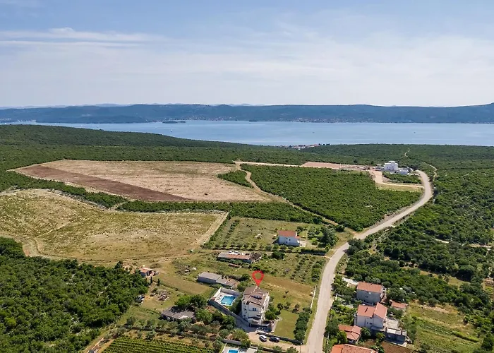 Strmota S Bazenom I Jakuzijem Appartement Sveti Filip i Jakov