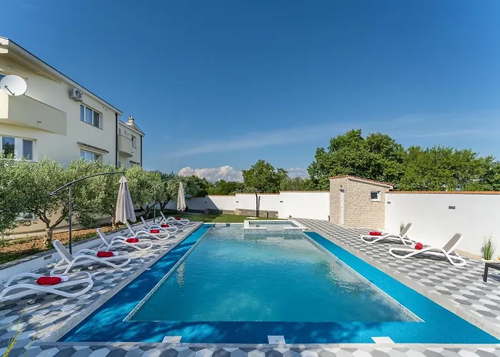 Apartman Strmota S Bazenom I Jakuzijem *