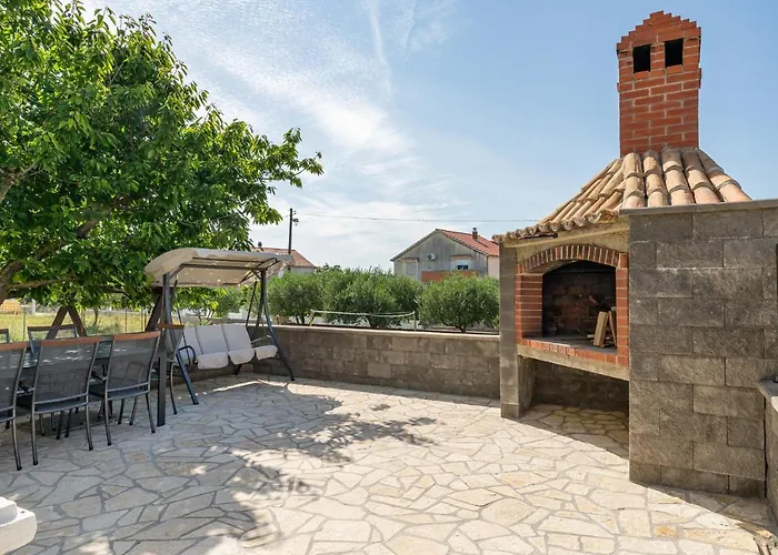 Appartement Strmota S Bazenom I Jakuzijem Sveti Filip i Jakov
