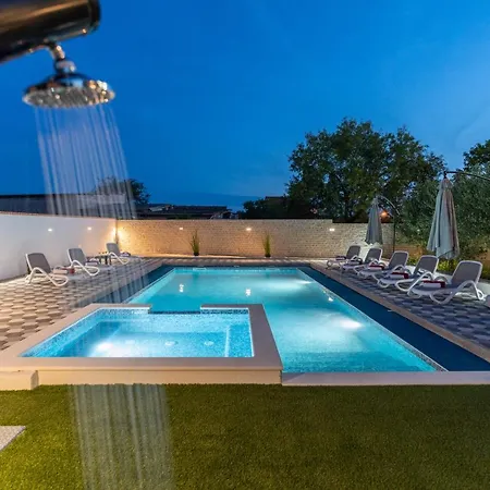 Apartment Strmota S Bazenom *