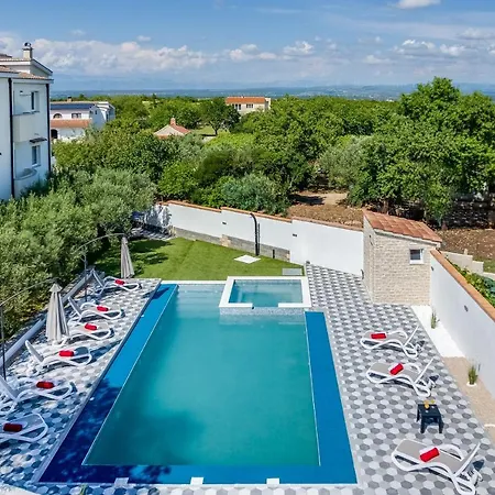 Strmota S Bazenom Apartment