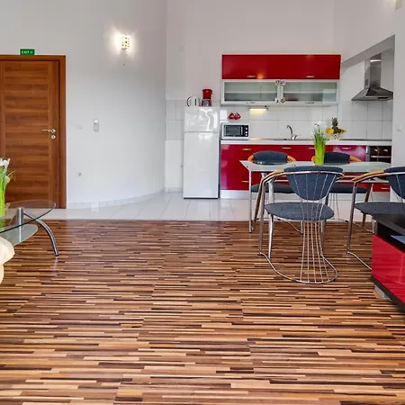 Strmota S Bazenom Apartment *