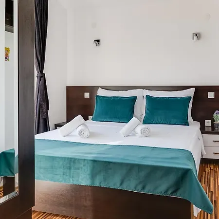 Strmota S Bazenom Apartment *