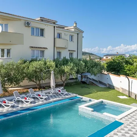 Appartement Strmota S Bazenom I Jakuzijem *