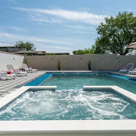 Apartment Strmota S Bazenom *