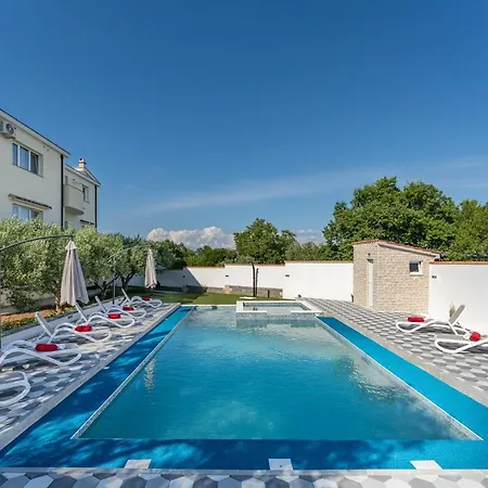 Apartment Strmota S Bazenom *
