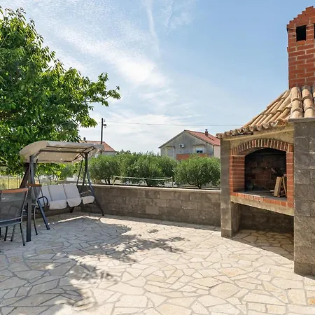 Appartement Strmota S Bazenom I Jakuzijem Sveti Filip i Jakov